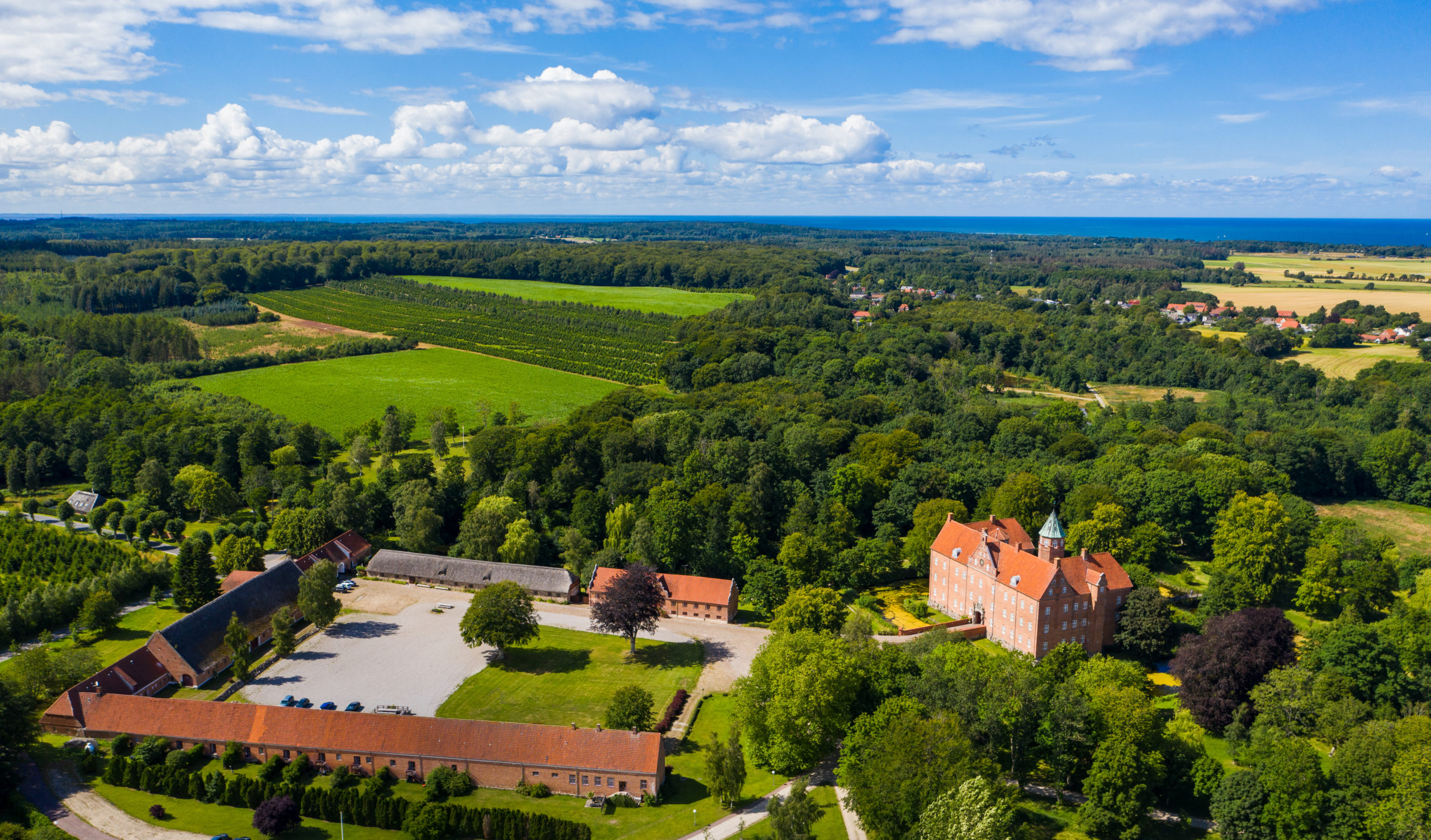 Luftfoto af Sostrup Slot